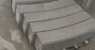 普洱芝麻白弧形路牙石