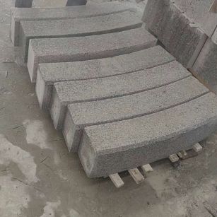 普洱芝麻白弧形路牙石