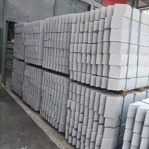 普洱芝麻白树围石 树池