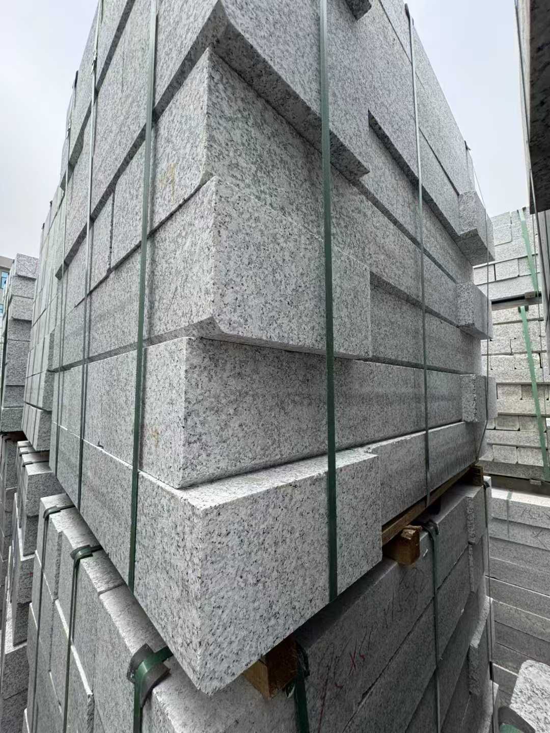 普洱芝麻白路牙石 马路牙子