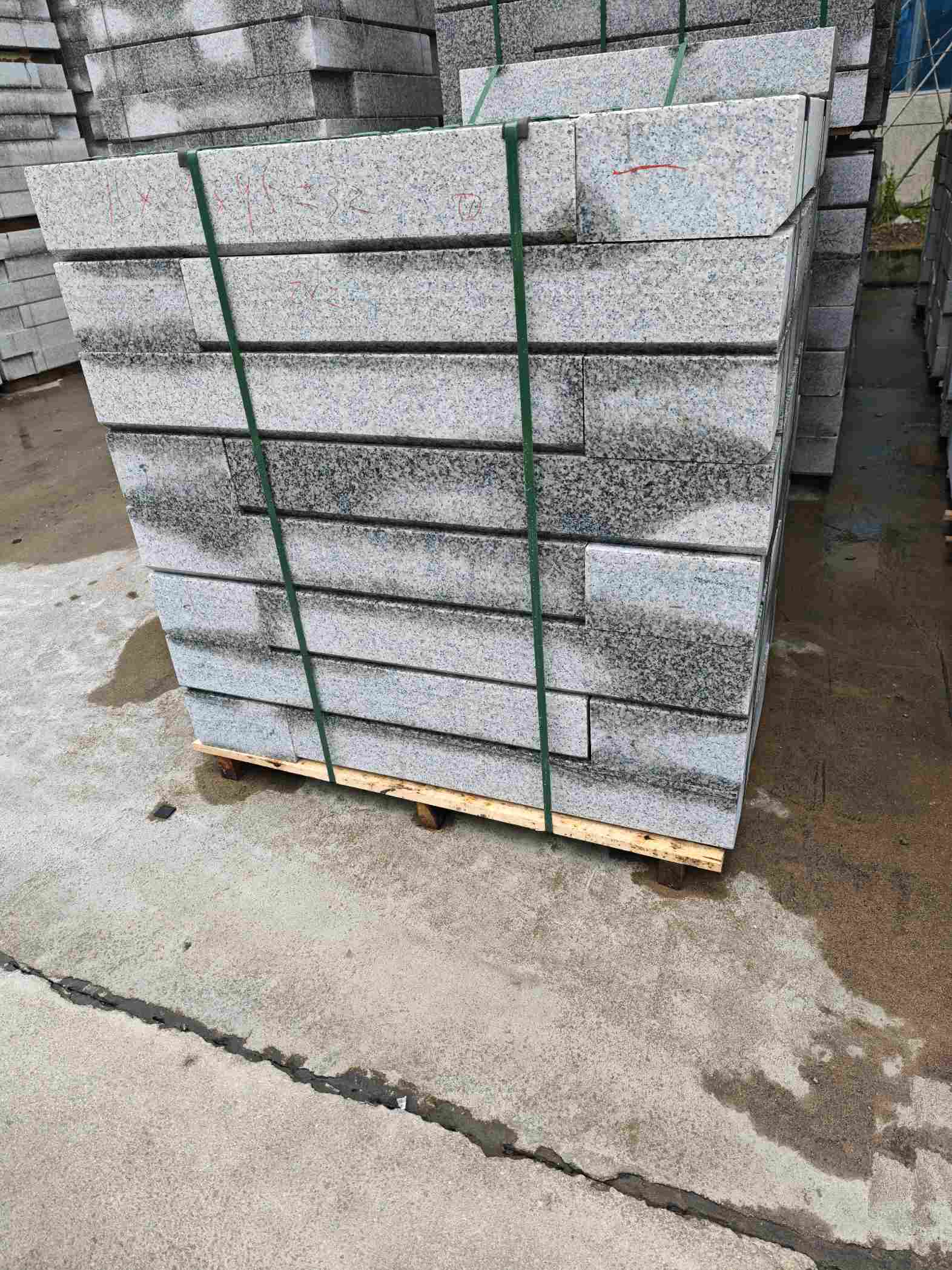 普洱芙蓉白路牙石，马路牙子